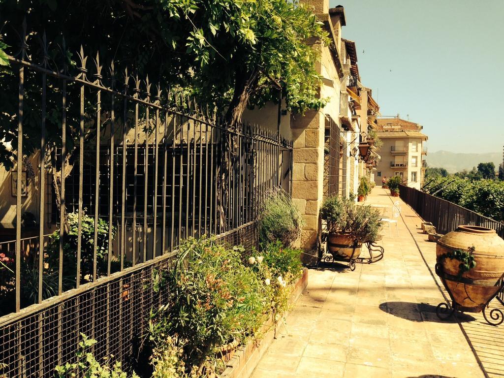 Lo Palauet De La Muralla Balaguer Rom bilde
